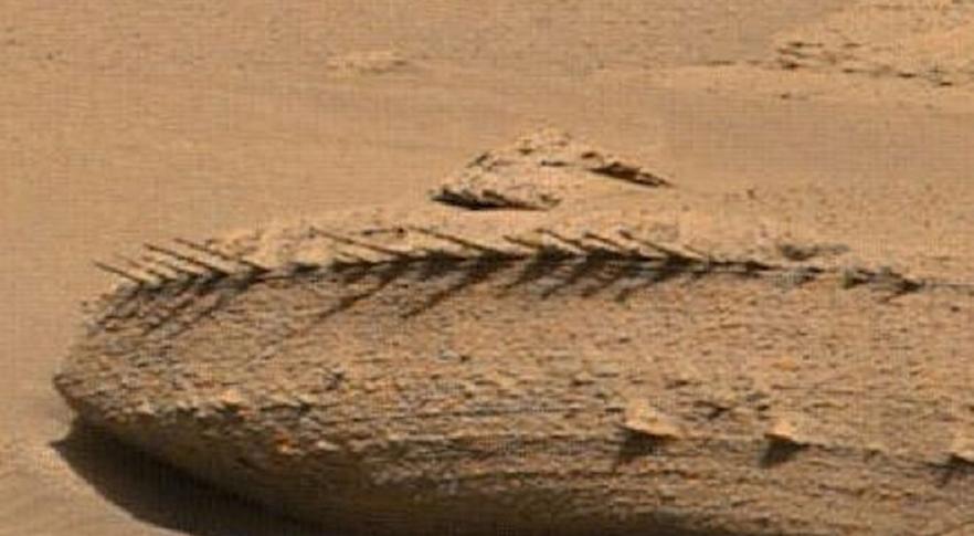 Saliências pontiagudas em Marte