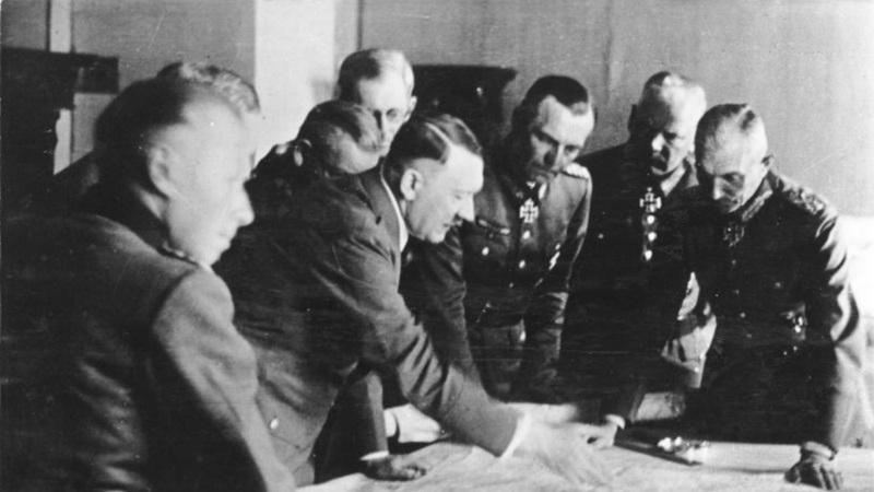 Hitler promove reunião secreta com empresários para financiar o Partido Nazista-0