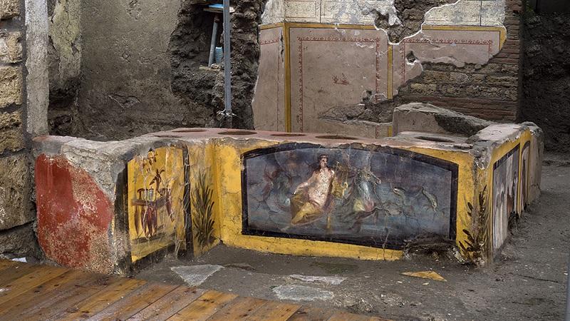 Escavações revelam detalhes de "balcão de fast-food" descoberto nas ruínas de Pompeia-0