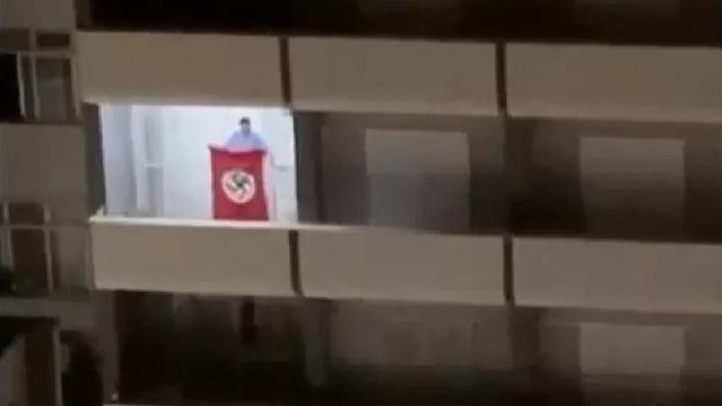 Caso de homem que segurava bandeira nazista na sacada é investigado em SC-0