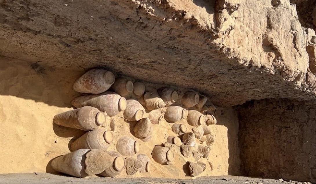 Jarras de vinho de 5 mil anos são encontradas em tumba de misteriosa rainha do Egito-0