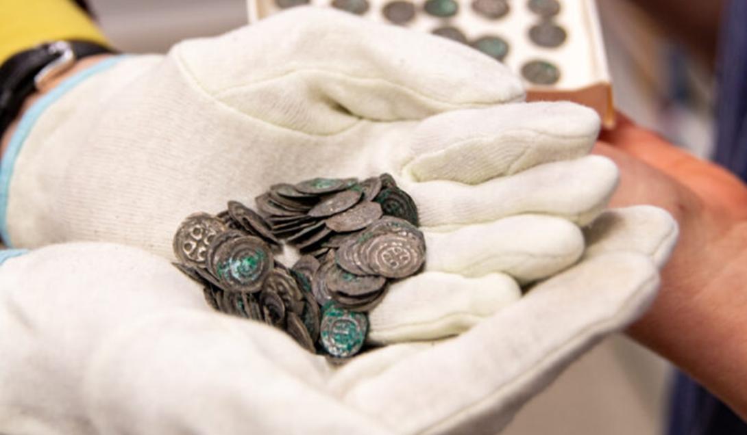 Tesouro medieval é encontrado em túmulo durante escavações na Suécia-0